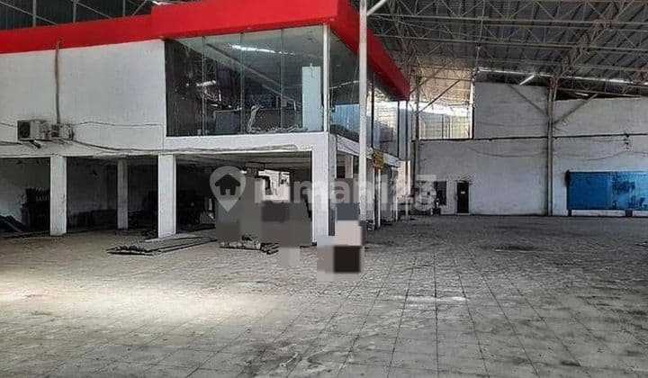 Ex Showroom Mobil, Pinggir Jalan, Lokasi Strategis, Siap Pakai