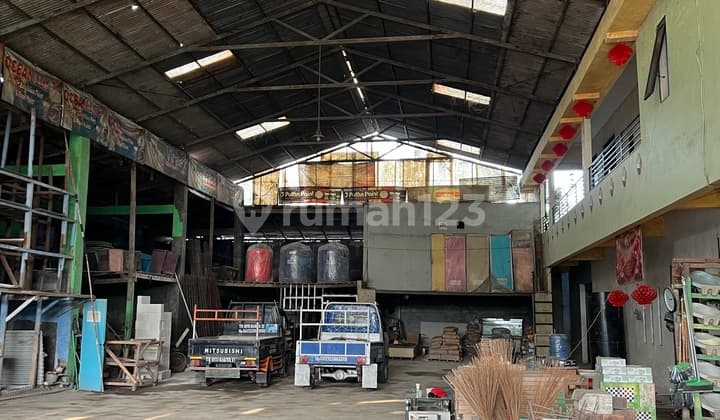 Pasar Kemis Termurah, Pinggir Jalan, Akses Kontainer