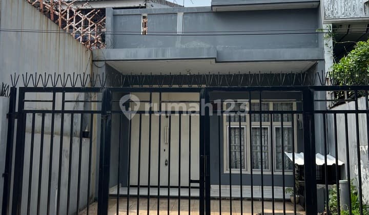 Two Bridge House Below NJOP. Suitable for Warehouse