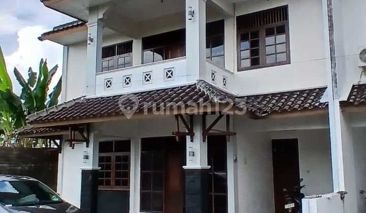 House in Housing Estate on Solo Street, 3 Minutes to Panti Rini Hospital