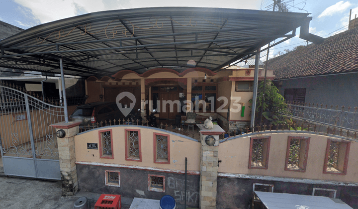 Luxury House on Palagan Utara Street, Monjali, Area 589m