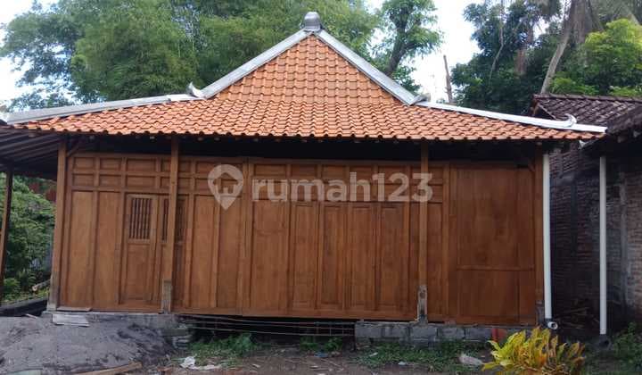 Bonus Land with Full Teak Limasan Building 500Jt- Near Campus Furnished