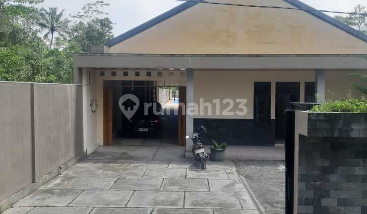 Vila di Pakem Jalan Kaliurang View Merapi