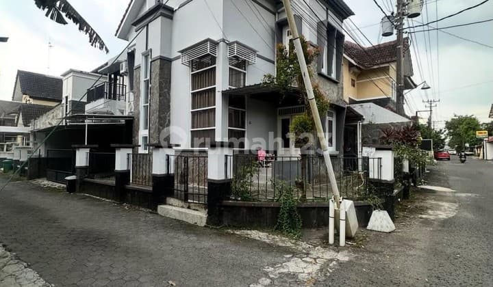 Corner House Fully Furnished Jalan Kaliurang KM 6 Near UGM Campus