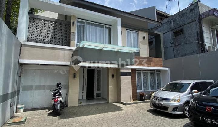 Rumah Modern Minimalis Baru Mainroad Ciumbuleuit Bandung