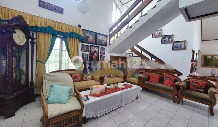 Rumah Hoek di Sayap Geger Kalong Bandung Frf 050