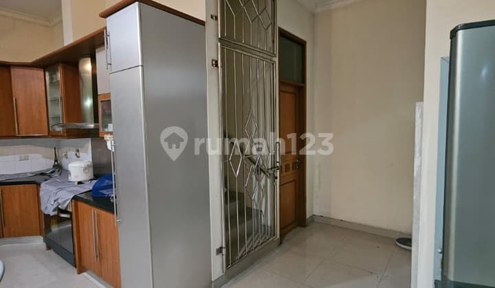 Ruang Usaha Lokasi Strategis di Surya Sumantri Bandung Frf 008