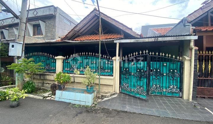 DIJUAL RUMAH LUAS komp depkes ciputat