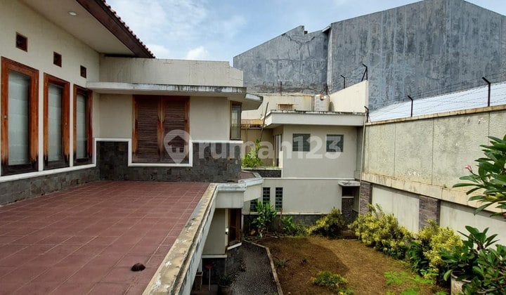 Rumah Luas Tengah Kota Siap Huni
