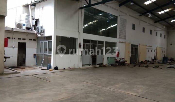 Gudang Siap Pakai beserta Kantor Minim Renovasi Tengah Kota Solo