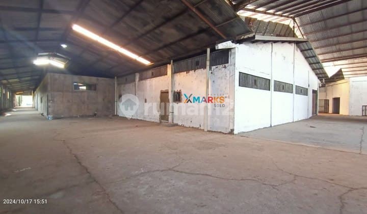 Gudang Dengan Area Parkir Luas Area Baki Sukoharjo