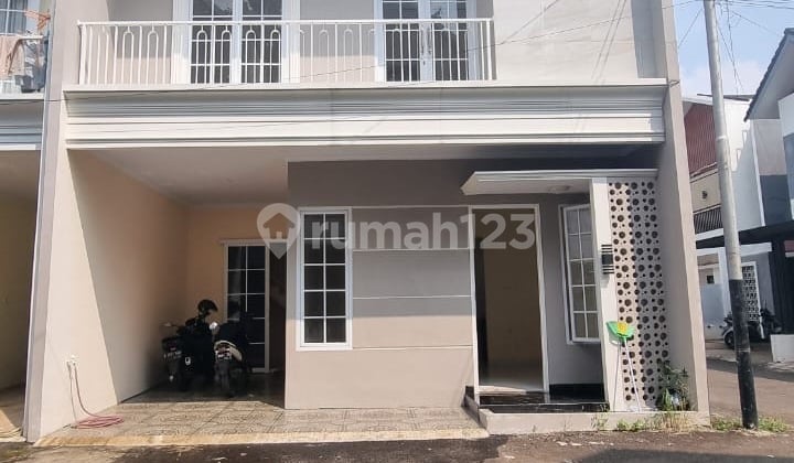 Rumah 3 Lantai Strategis Dekat Pintu Tol Sawangan Depok