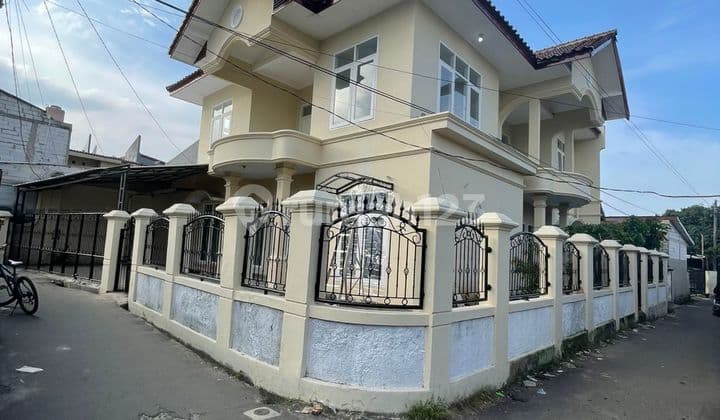 Rumah Posisi Hoek Siap Huni di Beji Kota Depok