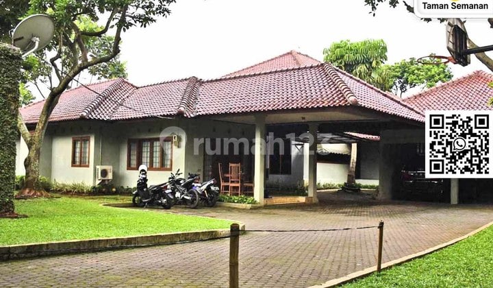 Rumah Pondok Cabe Ilir Tangerang Selatan dengan Taman & Kolam Renang