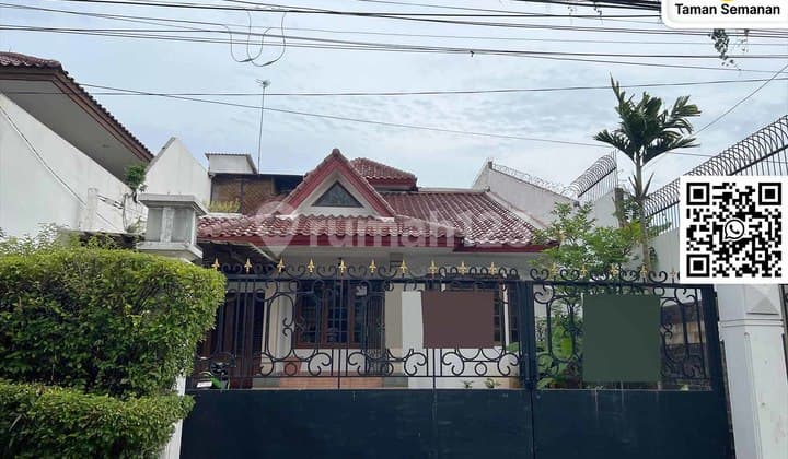 2-Story House in Kebon Jeruk, Near Schools & Wide Roads, Suitable for Living or Business (Boarding House)—Perfect for Everyone!