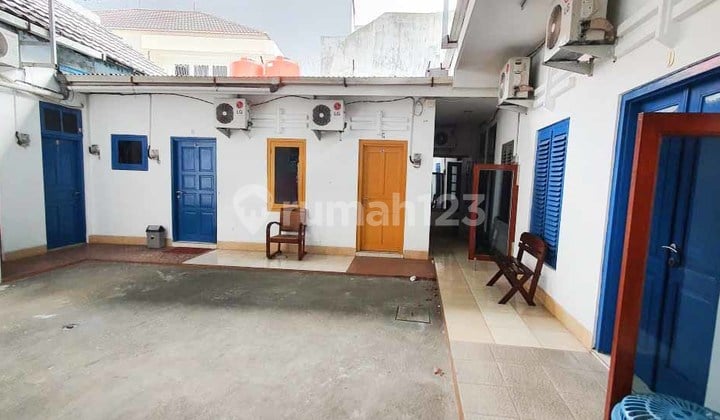 Jual Cepat! Hitung Tanah Bonus Rumah + Kost Under NJOP di Pasar Baru Jakarta Pusat, Luas 1.262M², Izin Hotel & Gedung