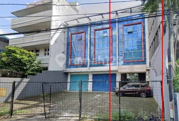 Ruko Strategis 3.5 Lantai di Kebayoran Lama (Jl. Bang Pitung) - Cocok Kantor, Showroom, Dll (Tsi/17385)