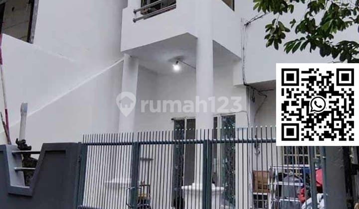 Rumah Tomang SHM 2.5 Lantai Strategis Dekat Mall & Kampus - Jakarta Barat, 73 m²