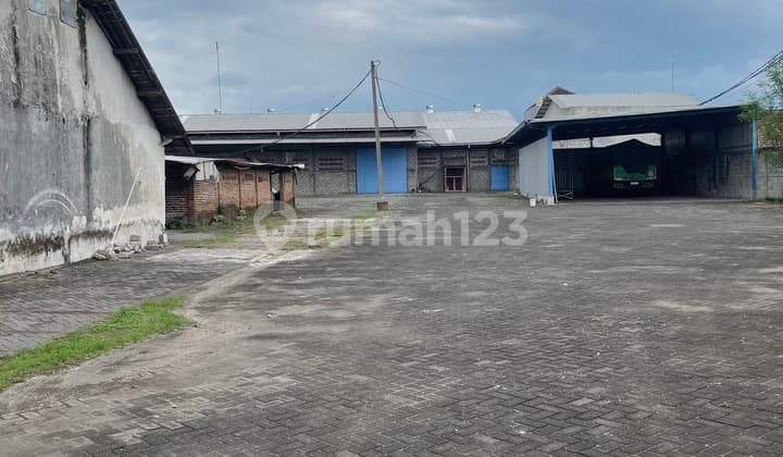 Gudang Bekas Pabrik Zona Industri Akses Kontainer