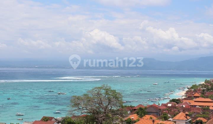 Lahan Tepi Tebing dengan Pemandangan Laut di Nusa Lembongan, Bali