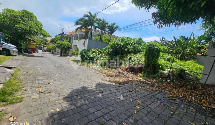 Tanah Komersial Strategis Lingkungan Villa di Seminyak, Bali