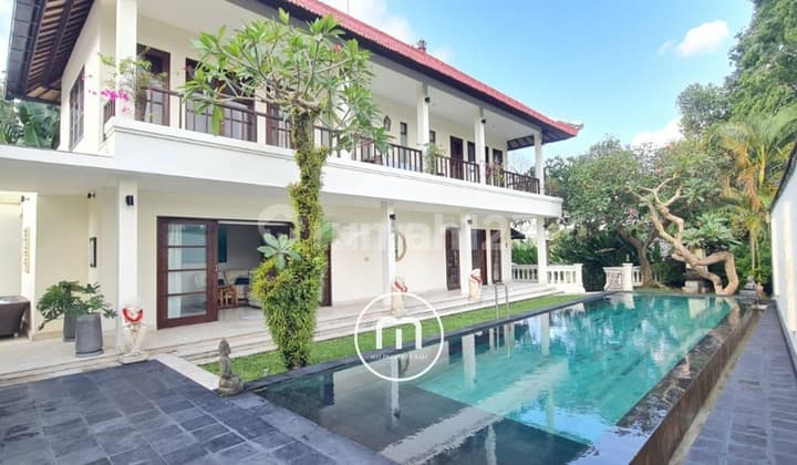 Freehold Villa Close To The Beach In The Heart Of Canggu, Bali