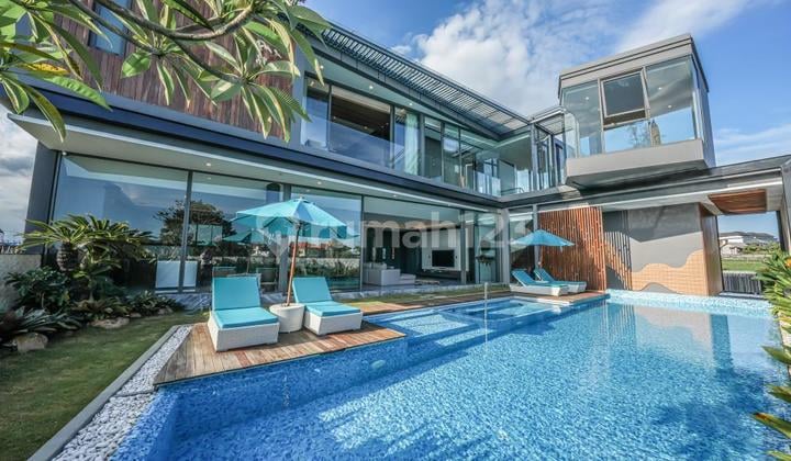Beautiful Minimalist Modern Mix Industrial Villa At Umalas, Bali