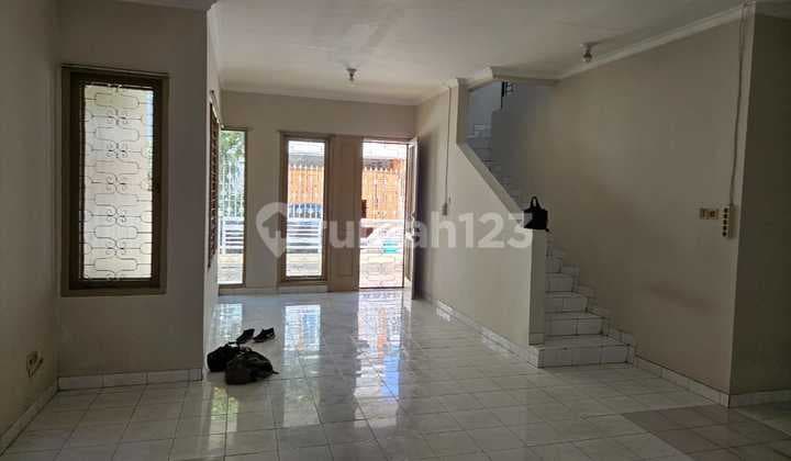 Disewakan Rumah di Grisenda 9x20, Pantai Indah Kapuk