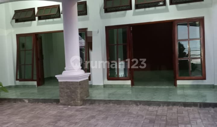 Disewakan Ruangan Depan Bagian Bawah dan Halaman di Jl Cendrawasi