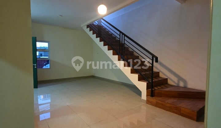 Dijual Rumah Rapi Siap Huni Nempel Alam Sutera 2Lt 4+1Kt