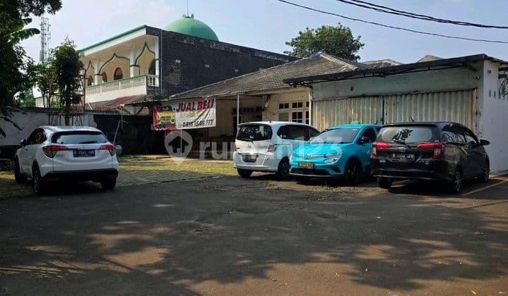 Rumah Tua Hitung Tanah Lokasi Komersial Jalan Raya Sebelah Masjid