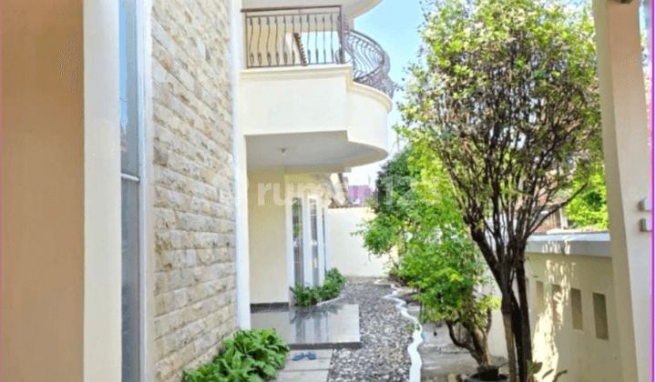 Dijual Rumah Mewah 2Lt 5+2Kt 4 Parkiran Lebar Muka 25Mtr