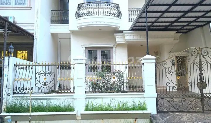 Rent House Permata Buana Well-Maintained 4+1 Bedrooms