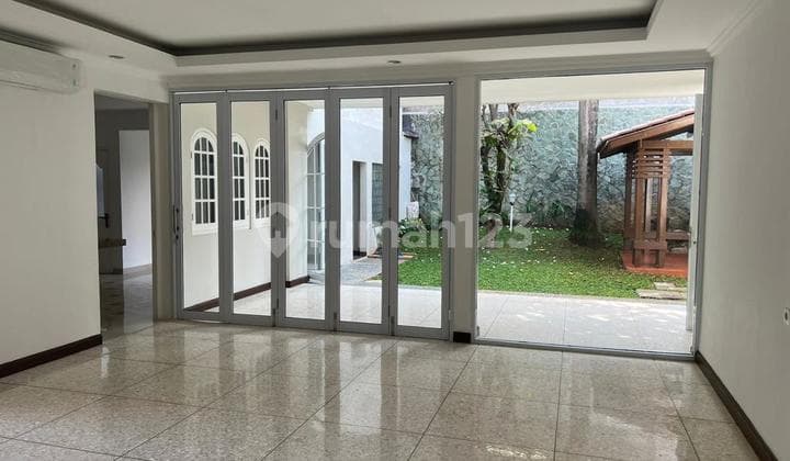 Rumah Bagus Terawat Area Tenang Disewakan di Menteng Jakarta Pusat