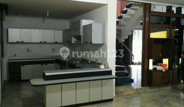 Rumah Bebas Banjir 2 lt Nyaman Area Kebayoran Lama Jakarta Selatan