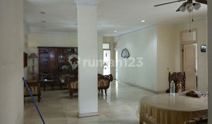 Rumah Asri Nyaman Terawat 2 LT di Menteng Jakarta Pusat