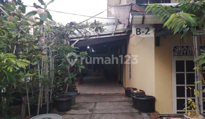 Dijual Rumah Cocok untuk Investasi Kos-Kostan Masih Aktif di Pejompongan Jakarta Pusat