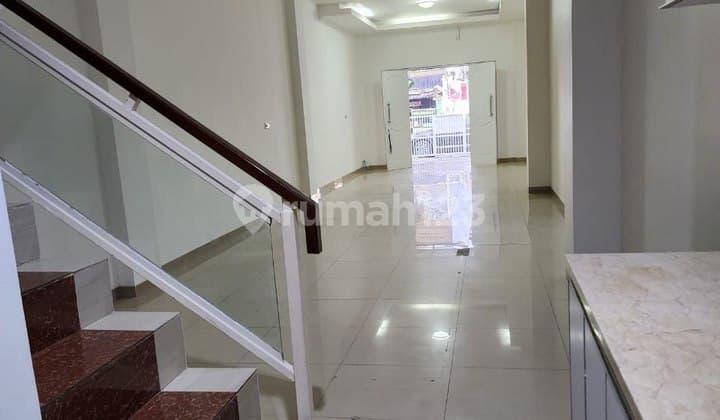 Disewakan Ruko 3Lt Pinggir Jalan Area Tebet Jakarta Selatan