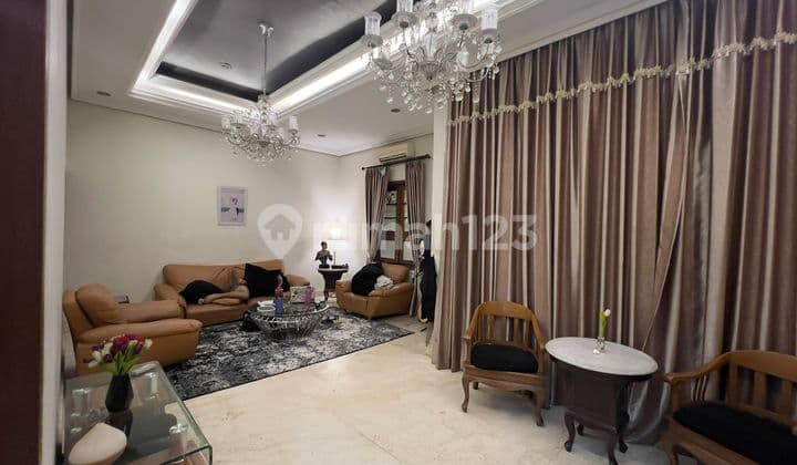 Dijual Rumah Asri Nyaman Pinggir Jalan Area Menteng Jakarta Pusat