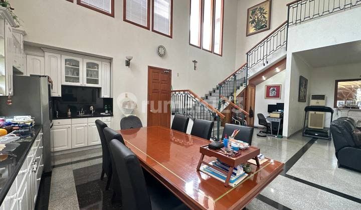 Rumah 2 Lantai Mewah Nyaman Siap Huni Bebas Banjir Strategis Area Menteng Jakarta Pusat