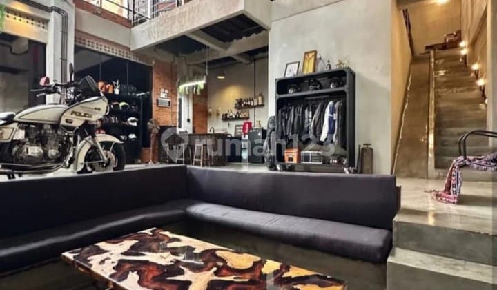 Dijual/Disewakan Rumah dengan Konsep Industrial, Bangunan Baru di Kawasan Elite Setia Budi Jakarta Selatan