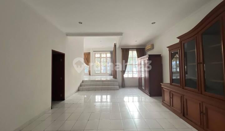 Rumah Asri Nyaman Area Tenang di Menteng Jakarta Pusat