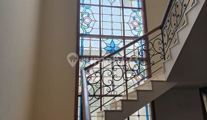 Rumah 2 Lt SHM Bebas Banjir Siap Huni di Area Kuningan Jakarta Selatan