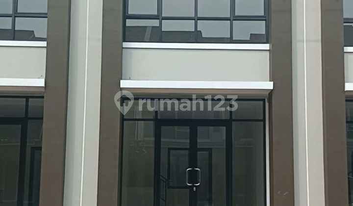 Ruko Baru Strategis Di Curug - Area Parkiran Luas