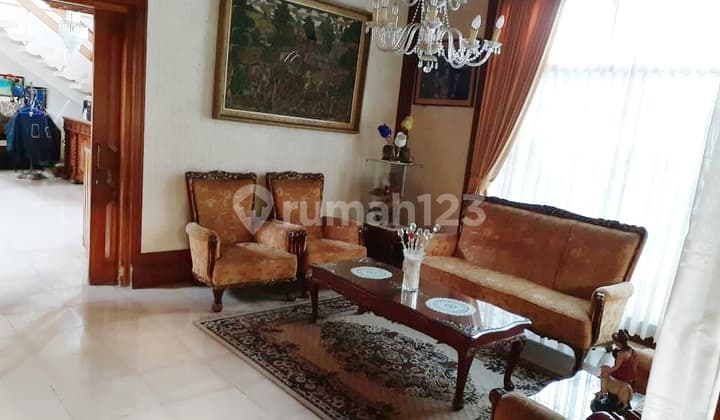 Jual Rumah dengan Taman Luas di Hegarmanah Bandung