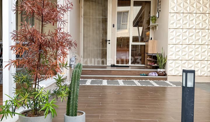Rumah Rapi Terawat Furnish Lengkap di Suvarna Sutera Siap Huni
