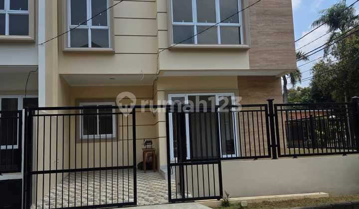 Rumah Cantik Sektor 7 A, Gading Serpong Hadap Timur Laut
