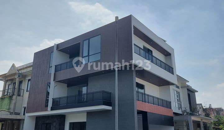Rumah Sutera Flamboyan 204m Hoek ada lift brand new siap huni