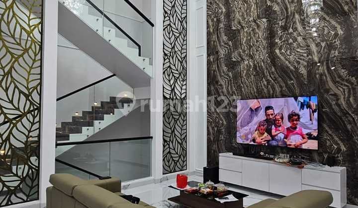 Rumah Cluster Scarlet The Springs Gading Serpong 10x25 3 Lantai Full Furnished Renov