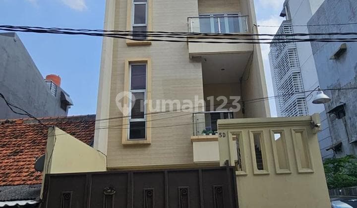 Disewakan Rumah 3 lantai siap huni di Jln Kawi Jakarta Pusat - Nrnefa
